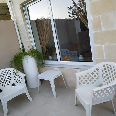 Проживание в семье Daffodil Double Bedroom Пемброк
